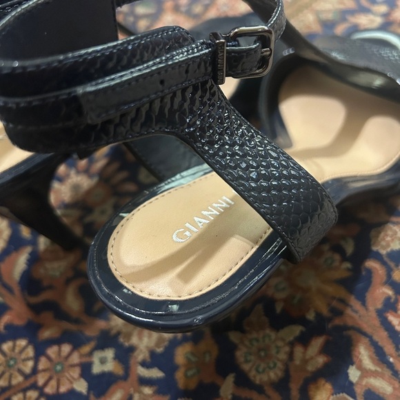 Like new GIANNI BINI Emmalyn LUX BLUE
Heels. Size 8. T-strap. Show no wear! - Picture 4 of 9